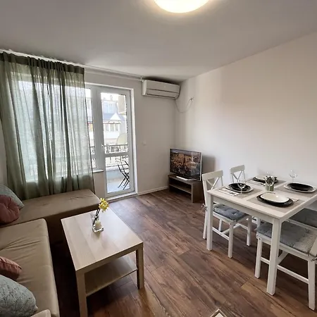 Cosy, Fully Renovated 2bd Near The Cathedral * ヴァルナ