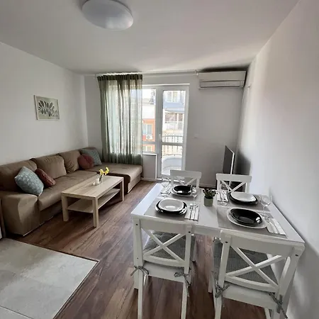 Cosy, Fully Renovated 2bd Near The Cathedral * ヴァルナ